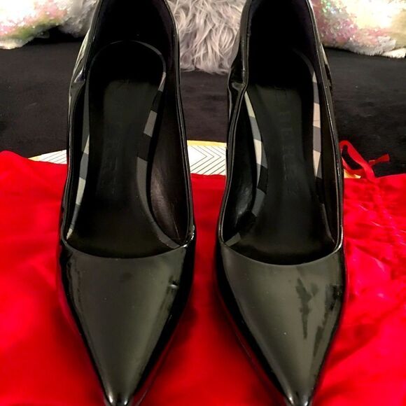 Authentic Burberry Metal logo tag, patent leather stilettos - Picture 5 of 11